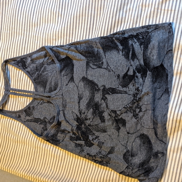 Workout tank Burnout T-Strap Tank old navy go-dry - Picture 2 of 7